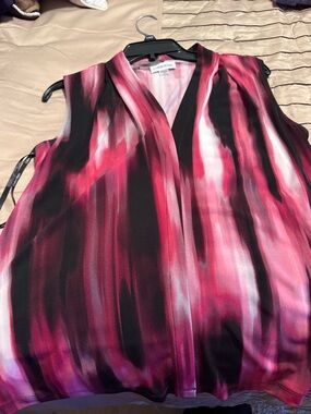 Calvin Klein Sleeveless V-Neck Blouse in Pink and Black Watercolor Print